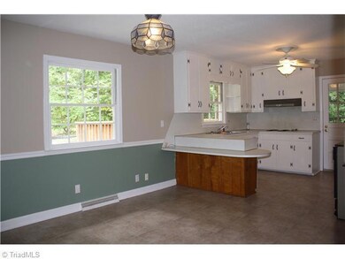 605 Crystal Wood Rd, Asheboro, NC 27205 - photo 6