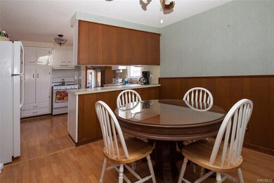 Eat-in Kitchen