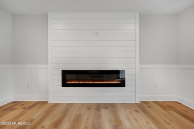 820 Maple St Lakehurst NJ-large-029-002-