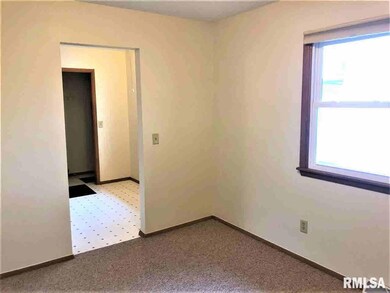 2324 Adams St, Davenport, IA 52803 - photo 7