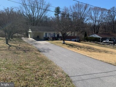 2605 Bomek Cir, Sykesville, MD 21784 - photo 4