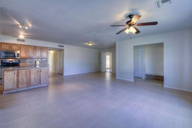 005_Open Floor Plan