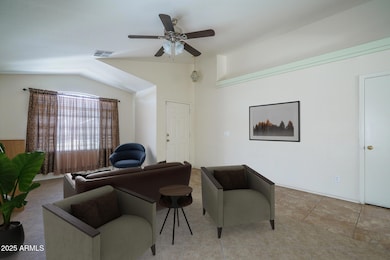 3VS) LIVING ROOM