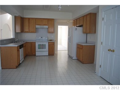 Kitchen - Spacious Kitchen & Breakfast Area over l