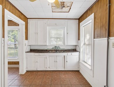 1813 Cottonwood Ave, Bay City, TX 77414 - photo 7