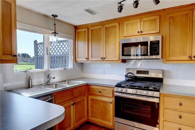 24 Pond Ct unit A, Greenville, RI 02828 - photo 4