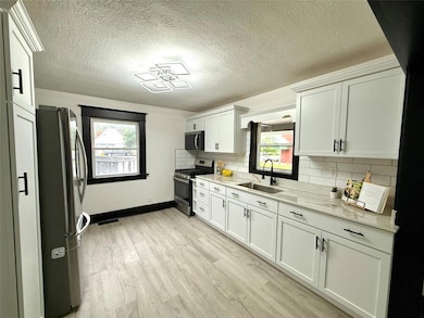 1110 York St, Des Moines, IA 50316 - photo 4