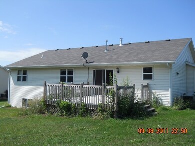 138 Deanna Dr, Evansville, WI 53536 - photo 2