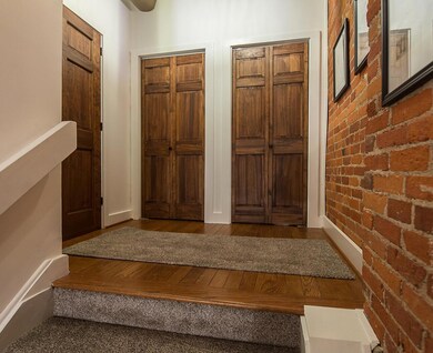 6 - Foyer - DSC_8446_cropped