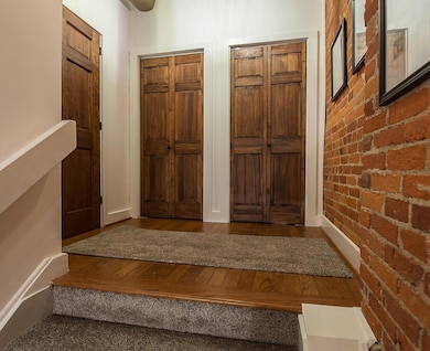 6 - Foyer - DSC_8446_cropped