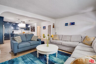 2328 West Blvd, Los Angeles, CA 90016 - photo 7