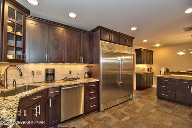 305 Camelot Dr, Stroudsburg, PA 18360 - photo 2