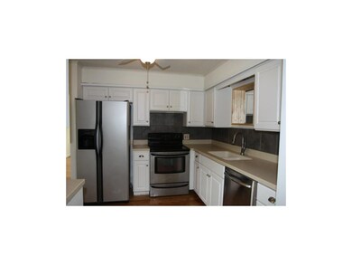 12702 Circle Dr, Shawnee, KS 66216 - photo 3