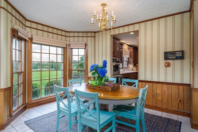 Breakfast Room with Amazing View 