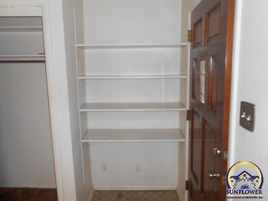1324 SW 31st St, Topeka, KS 66611 - photo 5