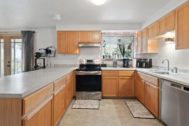 8-web-or-mls-210-hansen-dr