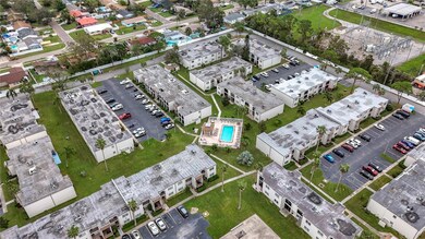 7701 Starkey Rd unit 324, Seminole, FL 33777 - photo 2