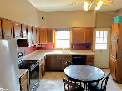 108 N Bloomfield Ave, Bloomfield, IA 52537 - photo 5