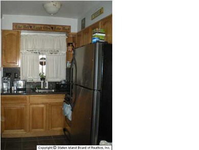 135 Dickie Ave, Staten Island, NY 10314 - photo 2