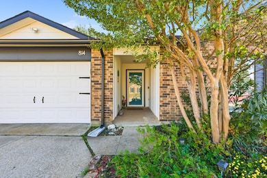 814 W Embercrest Dr, Arlington, TX 76017 - photo 6