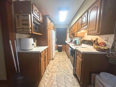 151 S Eleventh St, Salina, KS 67401 - photo 3