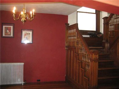 Entry/Foyer.