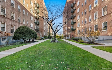 Cathedral Gardens unit 6c, Hempstead, NY 11550 - photo 3