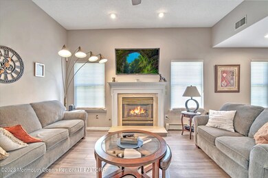 07-LIVING ROOM