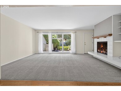 28 Fairway Loop unit B3, Eugene, OR 97401 - photo 2