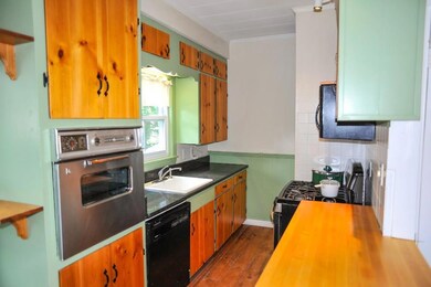 Eat-in Kitchen
