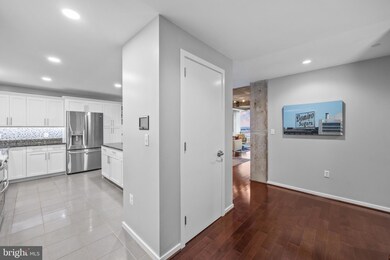 Silo Point unit 921, Baltimore, MD 21230 - photo 2