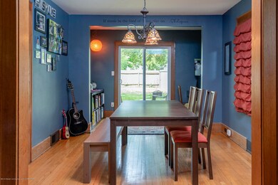 dining & bonus living area
