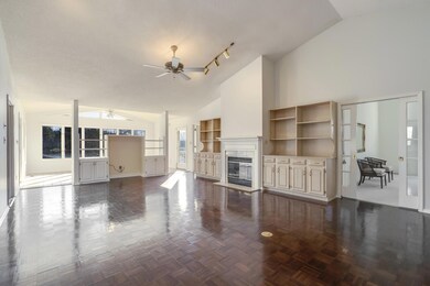 04_ChatugaWay_239_Living01