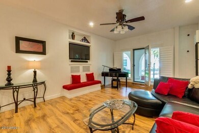 LARGE LIVING ROOM