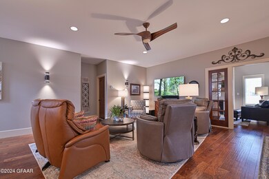 584 Autumn Woods Blvd, Grand Forks, ND 58201 - photo 4