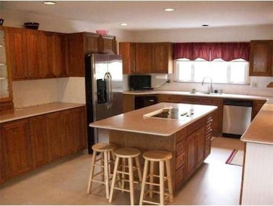 110 East St, South Hadley, MA 01075 - photo 4