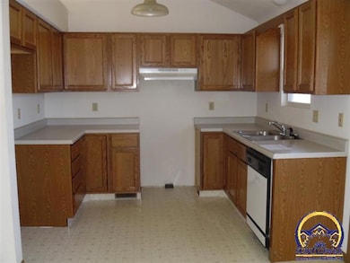 2600 SW Ancaster Rd, Topeka, KS 66614 - photo 3