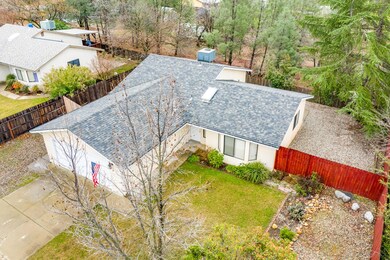 2135 Osprey Ln, Redding, CA 96003 - photo 4