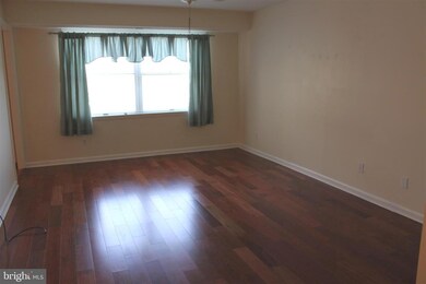 300 Chapel Ct unit 210, Walkersville, MD 21793 - photo 4