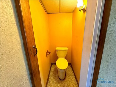 Toilet closet - Main floor