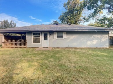 905 Hodge St, Cleburne, TX 76033 - photo 5