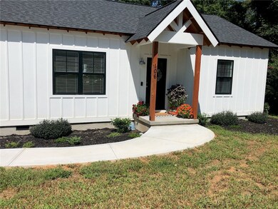 106 W Wesley St, Walhalla, SC 29691 - photo 2