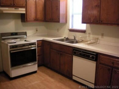 713 E Broadway St, Ardmore, OK 73401 - photo 2