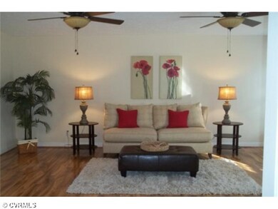 Den/Family/Great Room - Comfortable, large Family 