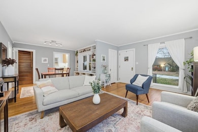 6521 Elmcrest Dr, Windsor Heights, IA 50324 - photo 4