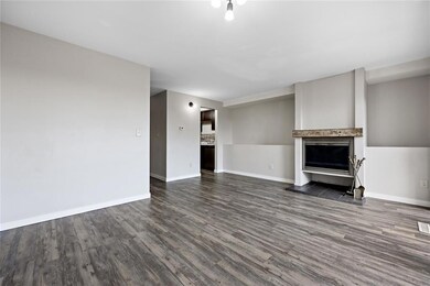 51 29th Avenue Dr SW unit 20, Cedar Rapids, IA 52404 - photo 4