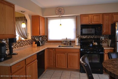 16 Hooper Ave, Staten Island, NY 10306 - photo 4