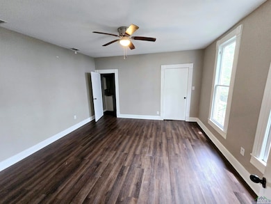 Primary bedroom featuring baseboards, a healthy am