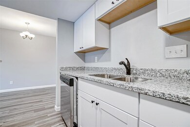 327 W Hufsmith Rd unit 404, Tomball, TX 77375 - photo 6