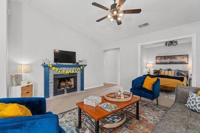 1008 Henrietta St, Fredericksburg, TX 78624 - photo 4